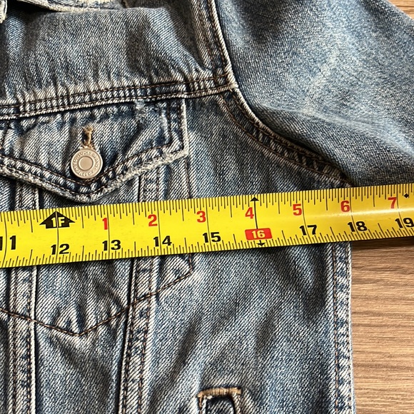 LUCKY Brand Women’s TOMBOY Trucker Lightly Distressed Jean Jacket - Picture 6 of 14